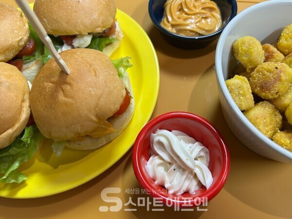 매코매요, 트러플마요 모두 감자튀김, 미니햄버거, 치킨너겟 등 어디든 잘 어울리는 맛과 향을 지녔다./사진=김선주 기자 