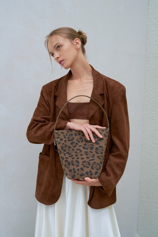 (LF 아떼 바네사브루노 액세서리의 파니에백 레오파드./사진=LF
