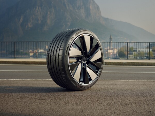 국내 타이어 3사는 타이어 성능은 향상하고 수명은 늘리기 위해 노력 중이다. /사진 = 한국타이어