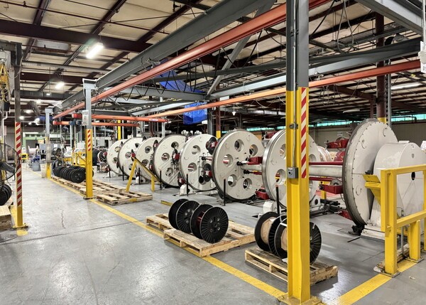 에식스솔루션즈 북미 공장 내 변압기용 특수 권선 설비 / 사진=LS