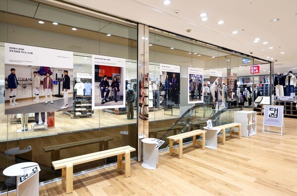 대전 지역의 다양한 인물과 일상을 소개하고 있는 유니클로 롯데백화점 대전점 지역 친화 공간 