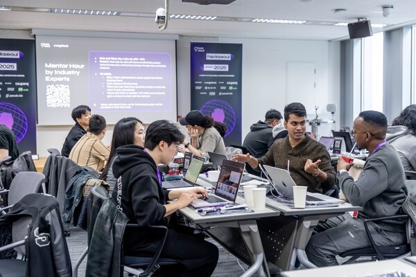 쿠팡이 공동 주관한 글로벌 해커톤 시리즈 '핵서울(hackseoul) 2025' 진행 장면. / 사진=쿠팡