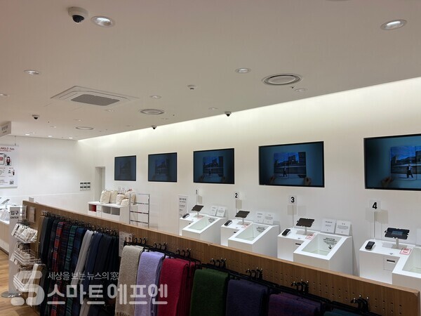 계산대는 3대에서 8대로 늘어났다. /사진=김선주 기자