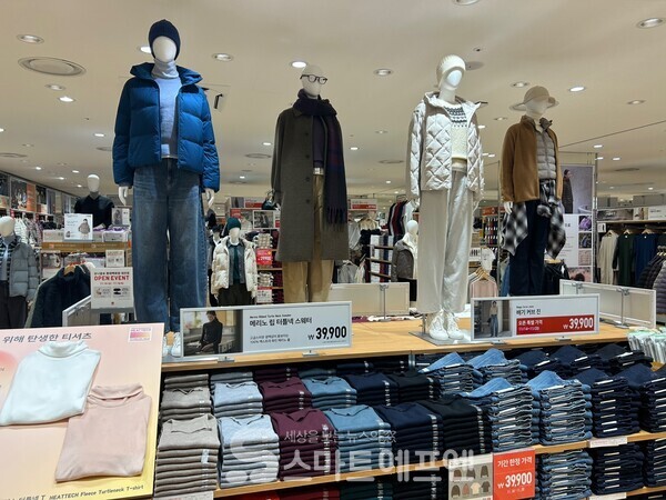 유니클로는 리뉴얼 오픈을 기념해 오는 14일부터 20일까지 몇 품목에 대해 기간 한정 할인 프로모션을 한다. /사진=김선주 기자