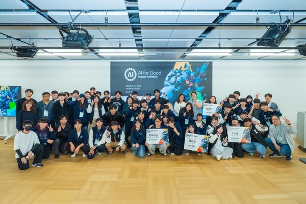 지난 8일 진행된 청소년 글로벌 로보틱스 챌린지에 참여한 전국 고등학생 17개 팀/사진=네이버