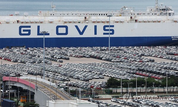 평택항에 세워져 있는 수출용 자동차 / 사진=연합뉴스