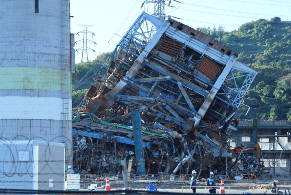 지난 10일 오후 울산화력발전소 보일러 타워 붕괴 현장의 모습이다. /사진=연합뉴스