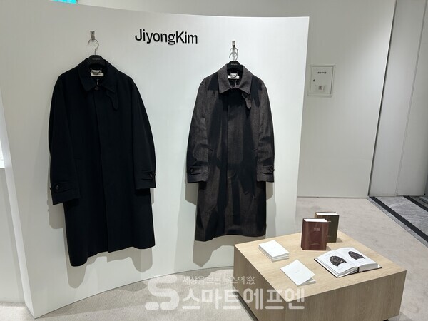 이번 코오롱스포츠X지용킴 팝업스토어는 전시회스럽게 꾸며졌다./사진=김선주 기자 