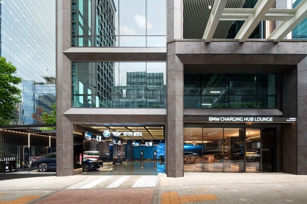 올해 1월부터 10월까지 전동화 차량 9454대를 판매하며 전년 동기 대비 두 자릿수 성장세를 이어갔다. /사진=BMW코리아