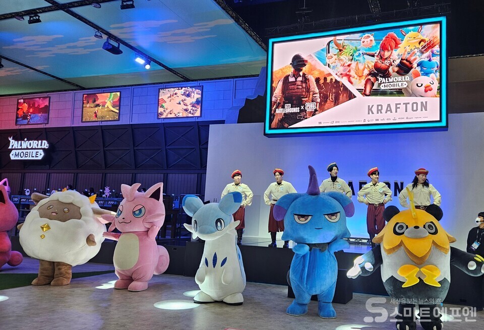 지스타 2025 크래프톤 부스. 팰월드 모바일과 펍지: 배틀그라운드를 테마로 공간을 준비했다./사진=양대규 기자