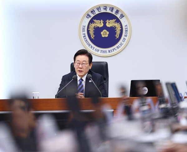 이재명 대통령이 13일 용산 대통령실에서 열린 수석보좌관회의를 주재하고 있다./사진=연합뉴스