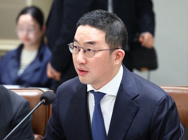 구광모 LG그룹 회장이 16일 용산 대통령실에서 열린 한미 관세협상 후속 민관 합동회의에서 발언하고 있다. /사진=연합