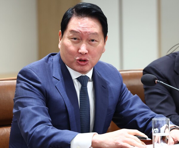 최태원 SK그룹 회장이 16일 용산 대통령실에서 열린 한미 관세협상 후속 민관 합동회의에서 발언하고 있다. /사진=연합