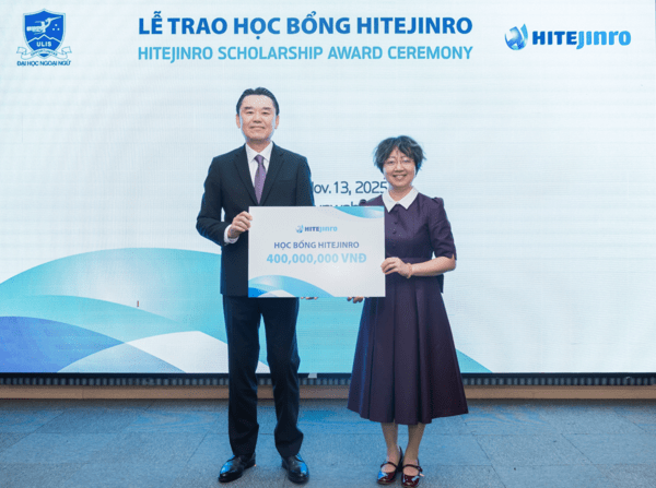 하이트진로 김인규 대표(좌)와 하노이 국립외국어대학교 하레낌아잉 부총장 /사진=하이트진로 