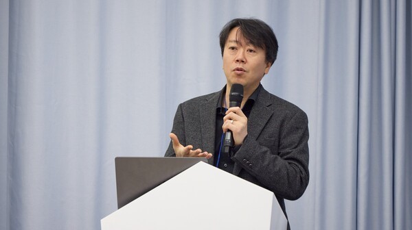 김태윤 SK텔레콤 파운데이션 모델 담당이 개발 중인 AI 모델을 주제로 발표하고 있다. / 사진=크래프톤