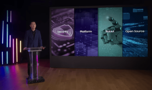 삼성전자 DX부문 최고기술책임자(CTO) 겸 삼성리서치장 전경훈 사장이 STC 2025에서 환영사를 하고 있다./사진=STC 2025 행사 캡처