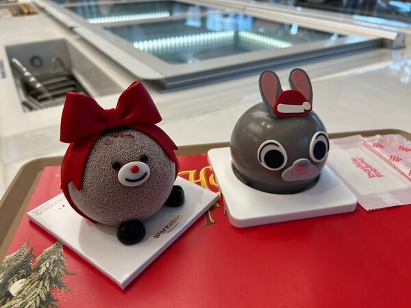 '윈터 쁘띠 케이크'는 업계 최초 글라사주 코팅과 독보적 3D 성형 기술을 활용했다./사진=김선주 기자