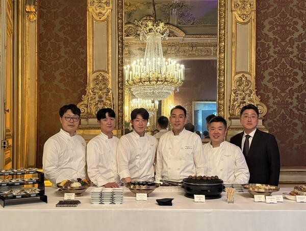 '라 리스트 10주년 어워즈' 칵테일 리셉션에서 한식을 선보인 서울신라호텔 셰프들 / 사진=서울신라호텔